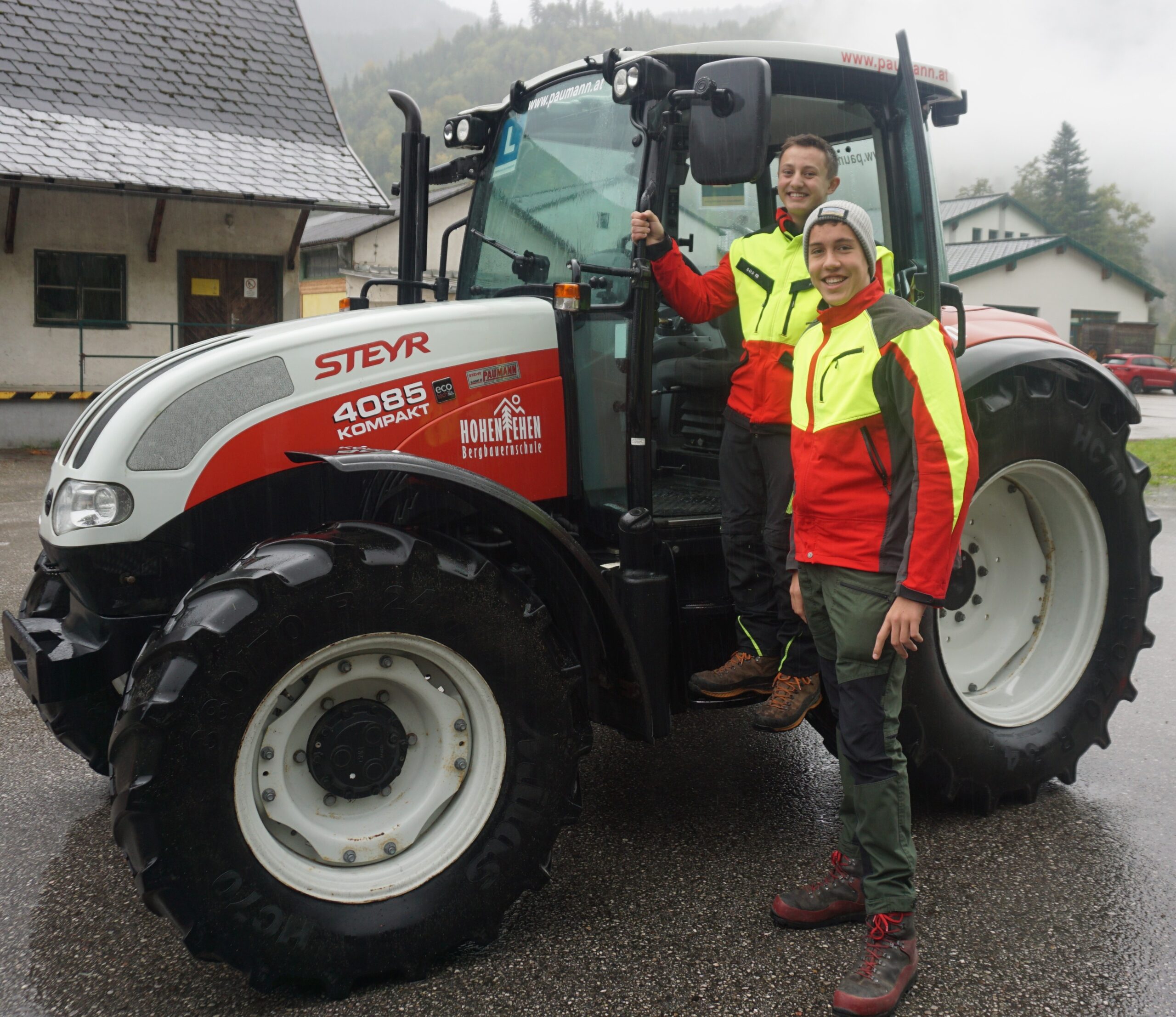 Traktor mit Schülern
